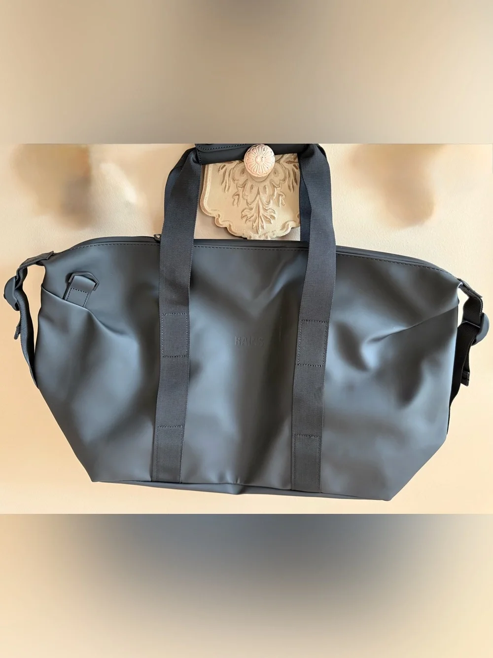 NWT RAINS Hilo Weekend Bag Small Black